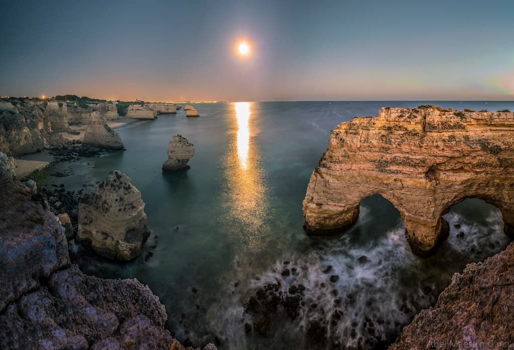 Praia de Benagil — photo by abel.maestro
