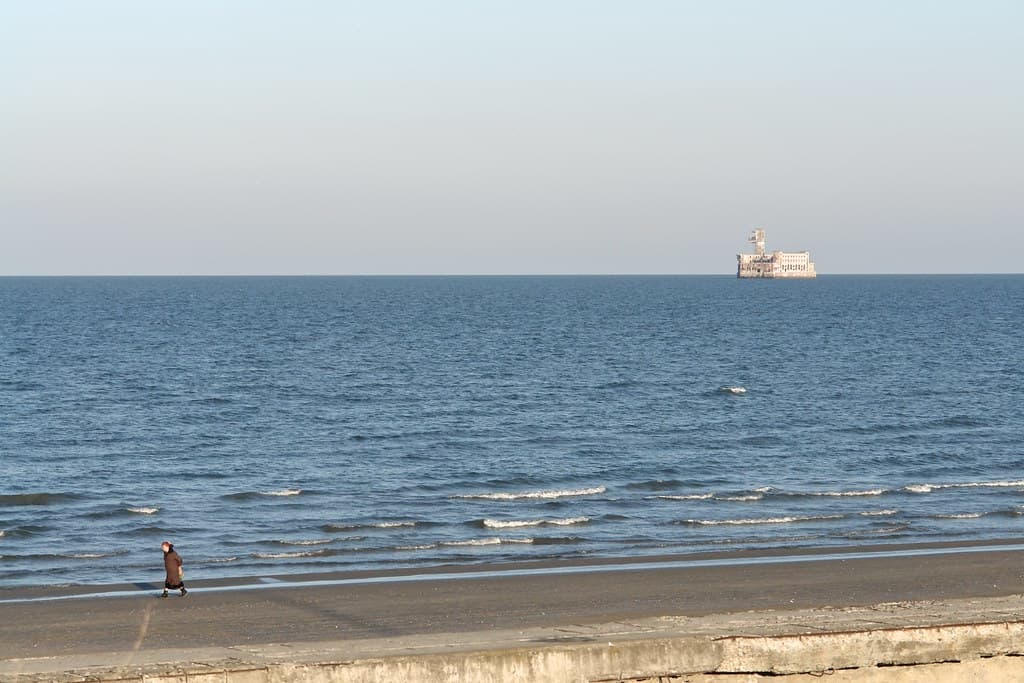 Chernye Kamni Beach