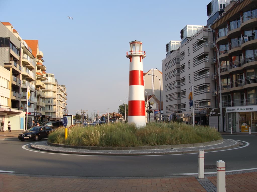 Nieuwpoort: roundabout lighthouse