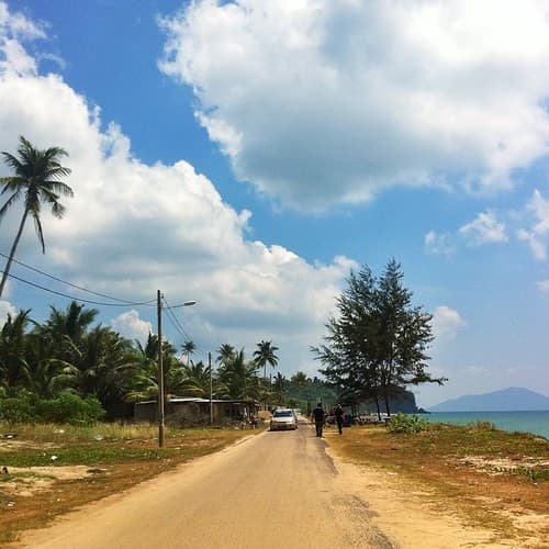 Kemasik Beach, Trengganu, Malaysia #photo #photooftheday #iphone #iphoneonly #iphonephoto #iphonegraphy ##insta #instajaya #igdaily #igaddict #igmalaysia #igersmalaysia #beach #clouds #instacolor #instafollow