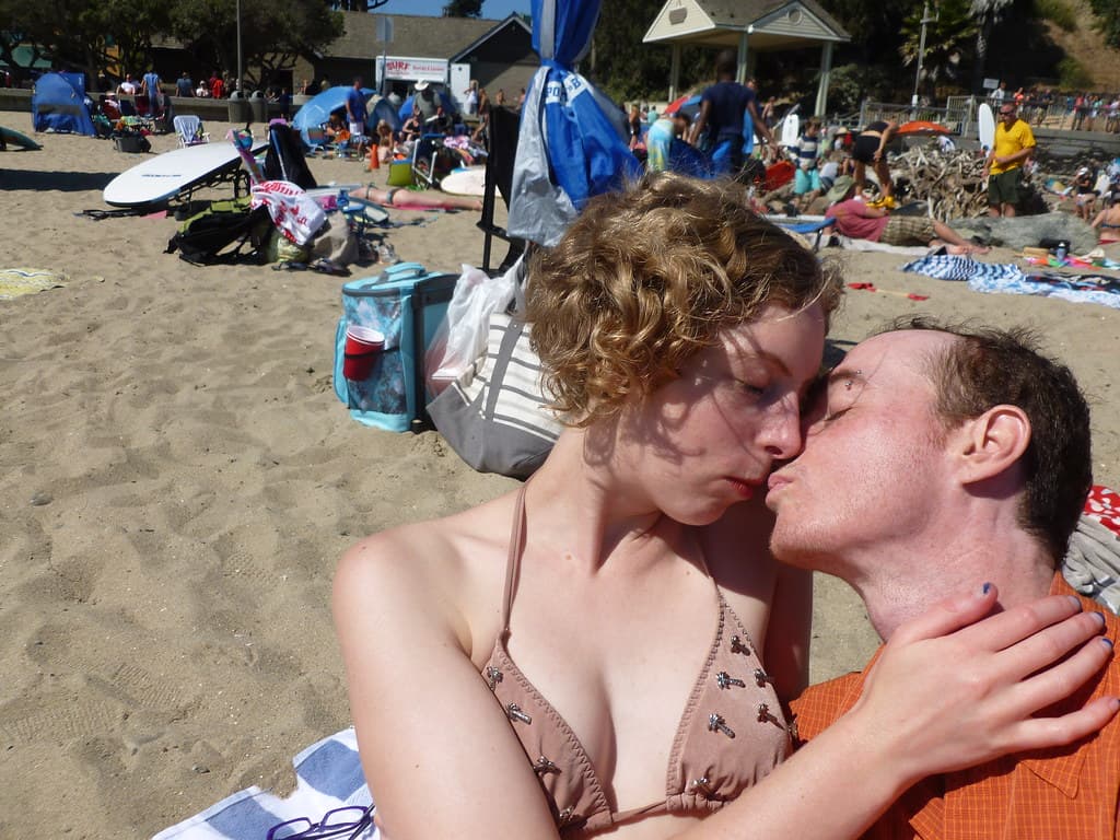 kissing