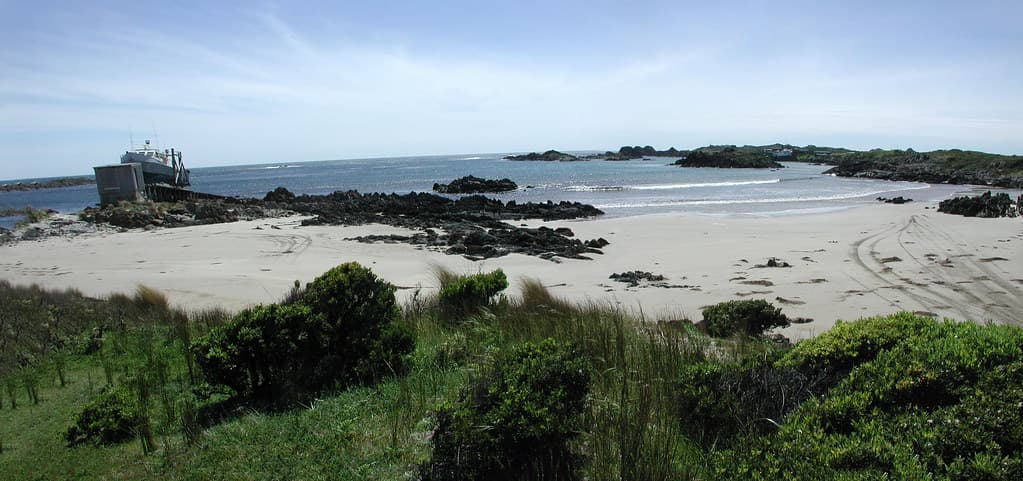 Coastal outlet to the  Lindsay River mouth