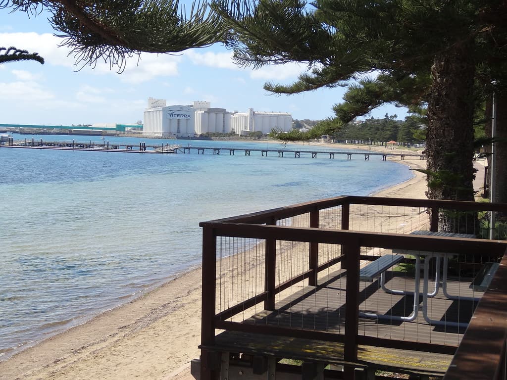 Port Lincoln. Esplanade, jetties and the Viterra grain silos at the deep water port.