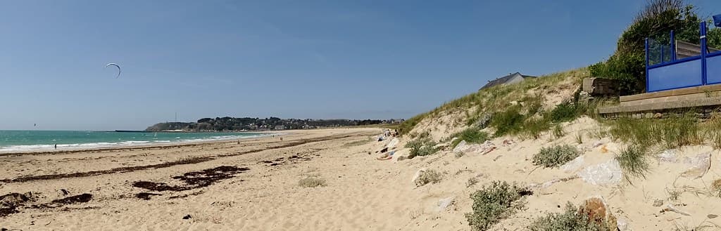 Plage de Saint-Jean-de-la-Rivière — photo by @bodil
