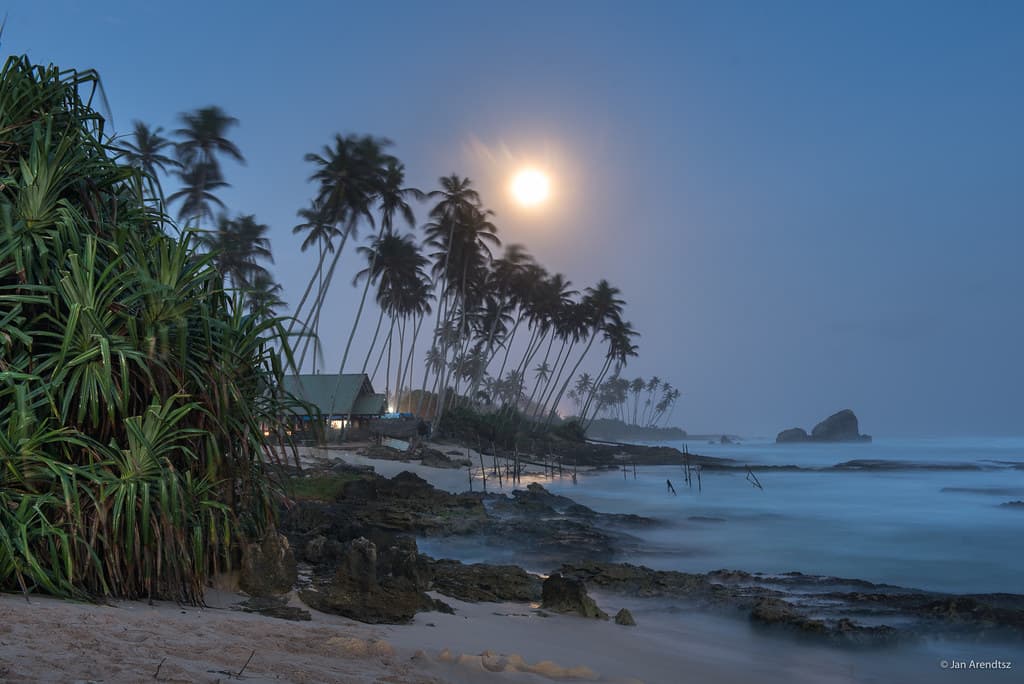 Unawatuna Cove — photo by madrones