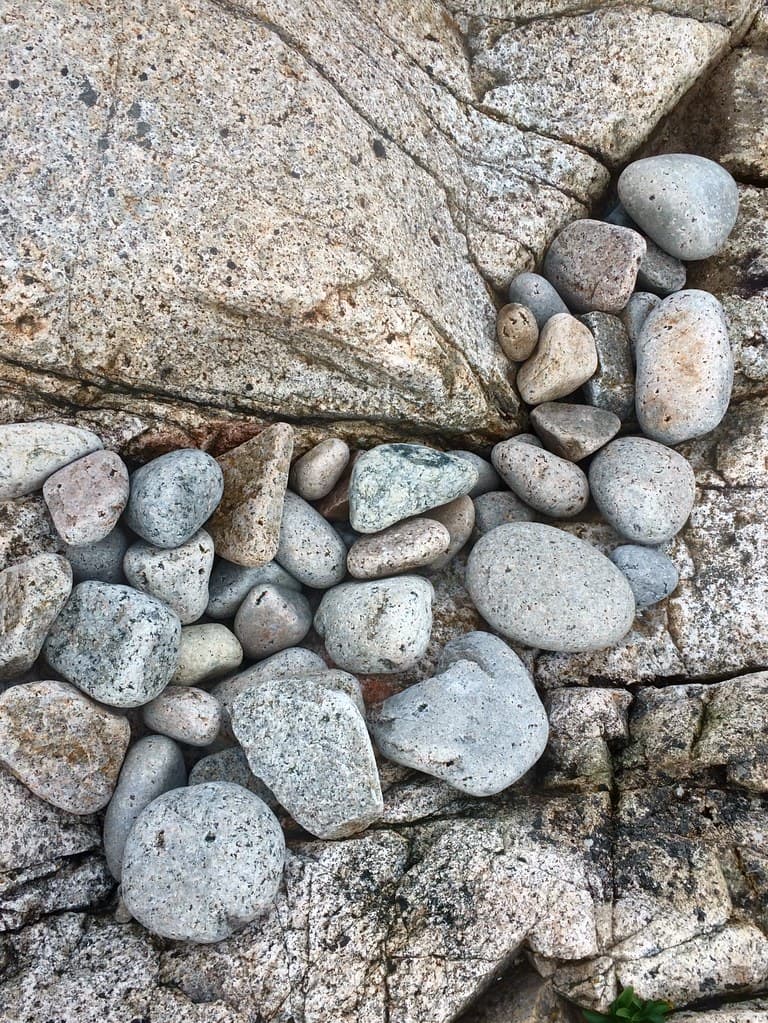 Big and small rocks