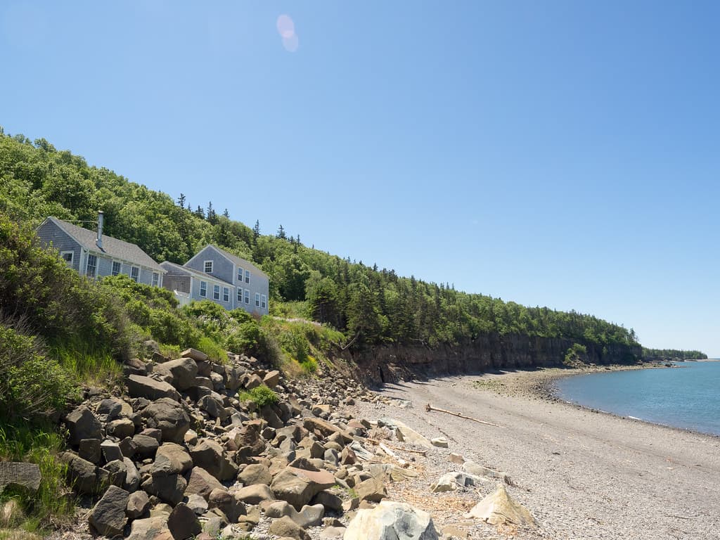 Halls Harbour Beach — photo by dolanh