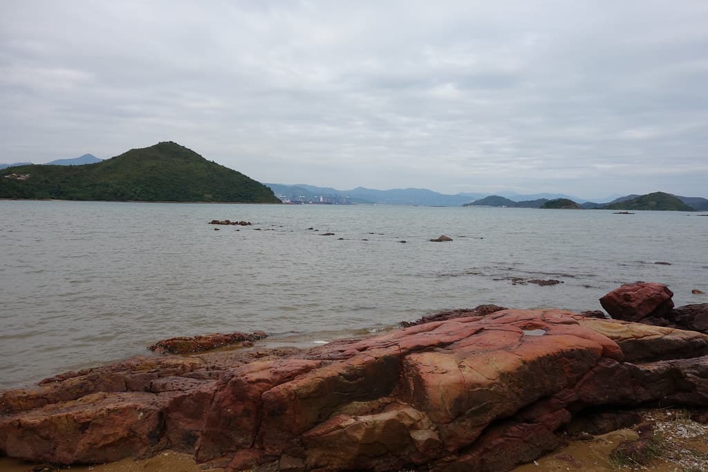 Sam A Pink Rock Beach — photo by Mini Yoshi~