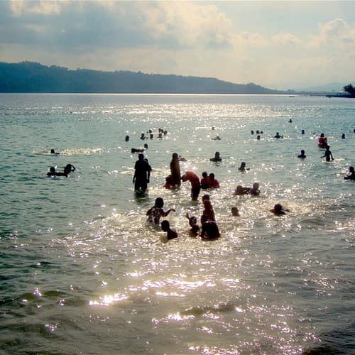 Musim Liburan | Vacation Season | Natsepa Beach, Ambon, Maluku #vacation #season #peak #peakseason #vacationseason #beach #seawater #sea #ambon #natsepa #coast #natsepabeach