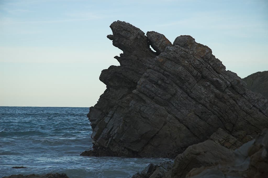 20050325-22 Rock at Burgess Beach