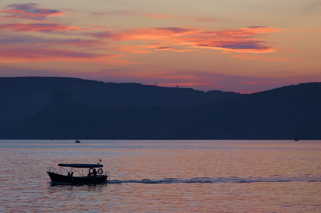 Laspi Bay Beach — photo by lar-f