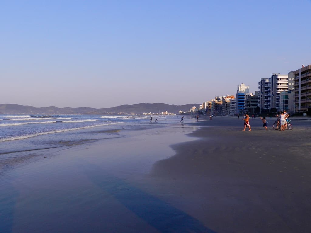 Praia de Bombas — photo by augusta_klug