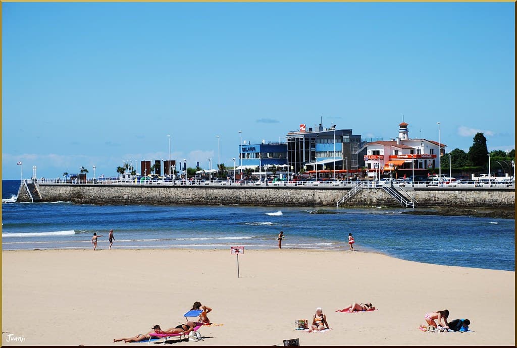 Playa de San Lorenzo — photo by Juanje Orío
