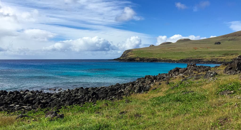 La Pérouse Bay and the Poike Volcano (370 meters / 1,213 ft), North Coast, Rapa Nui (Easter Island), Chile, Oceania.