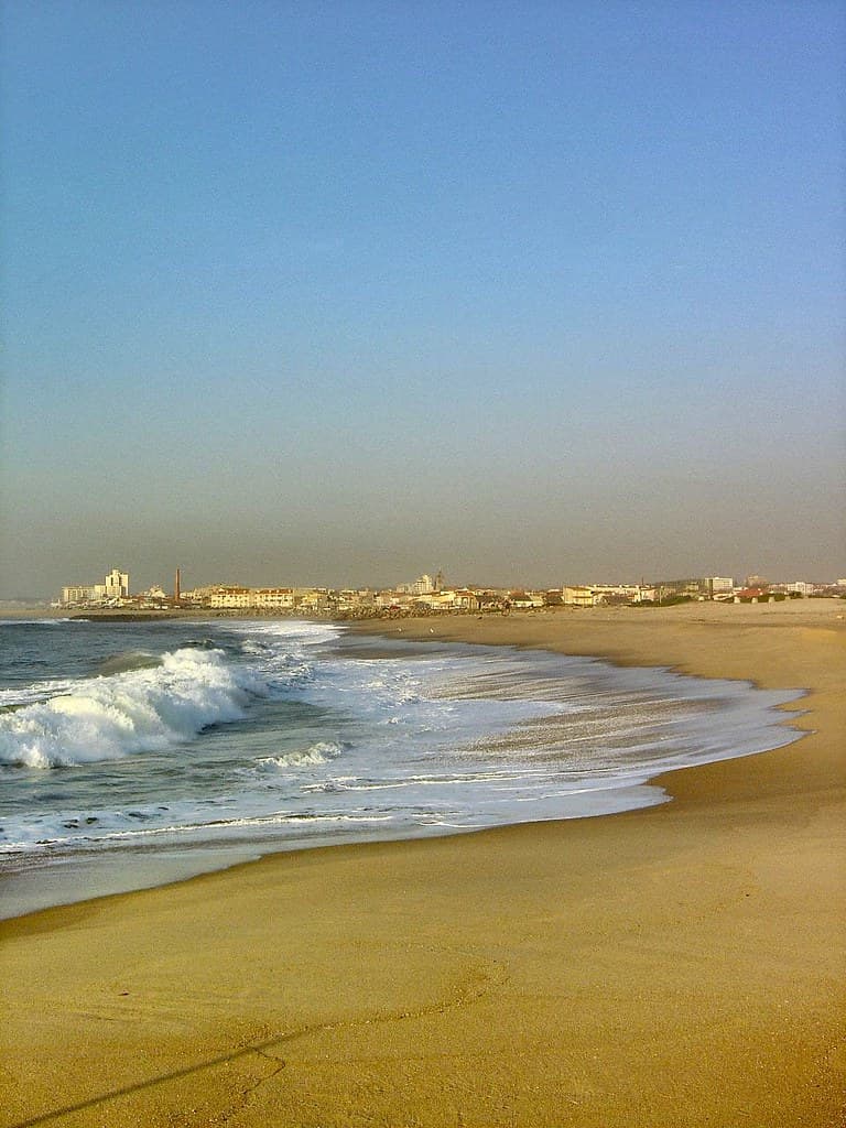 Praia do Senhor da Pedra — photo by Portuguese_eyes