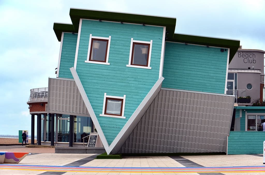 Upside Down House / BN1