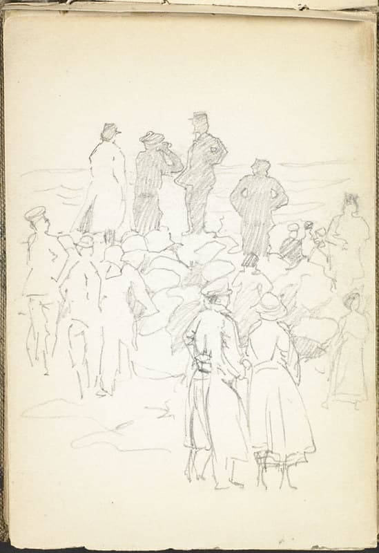 Men and women, soldiers and civilians, assembled on the beach at Wimereux, France / Hommes et femmes, militaires et civils, rassemblés sur une plage à Wimereux (France)