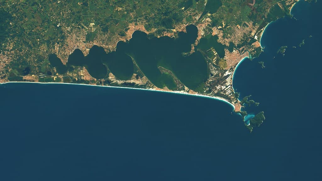Lagoa de Araruama e Ilha de Cabo Frio, RJ / Araruama Lake and Cabo Frio Island, Rio de Janeiro