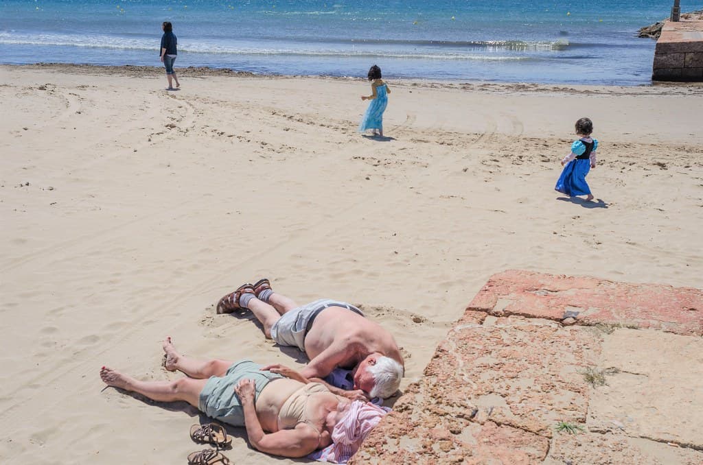 Playa de la Pineda — photo by Luis Alvarez Marra