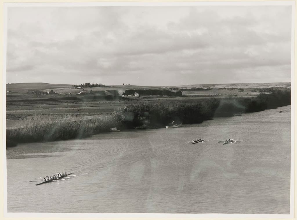 Murray Bridge - Cowans Beach NSW - Crew winning Kings Cup 1949