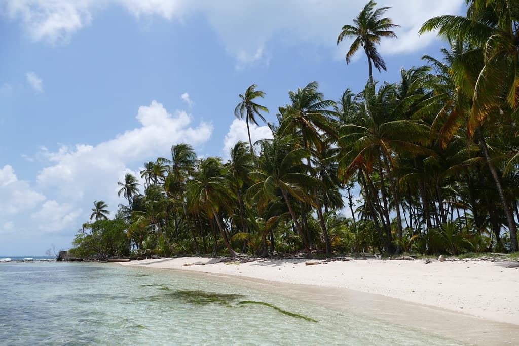 Man O' War Cay Beach — photo by Fernweh Impressionen