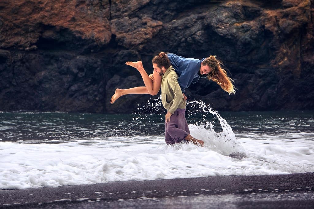 Oh no, I'm carried out into the sea!