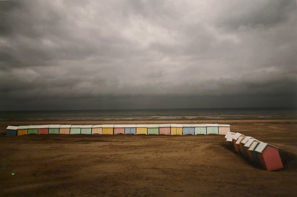 "Berck-Plage, France, 2007", Harry Gruyaert (1941- ), exposition "Rivages", base sous-marine, Bassin à flots n°2, Bacalan, Bordeaux, Gironde, Nouvelle-Aquitaine, France.
