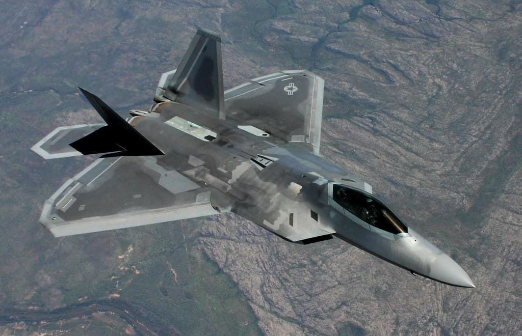 "Raptors" refuel above the Northern Territory