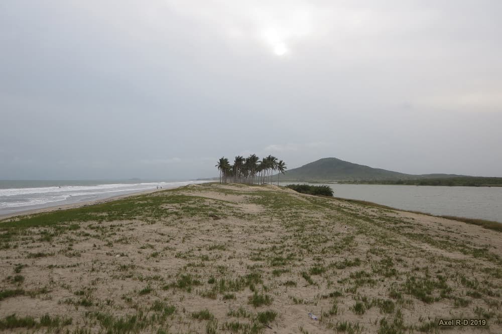 Winneba Beach — photo by -AX-