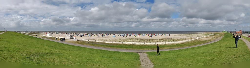 Harlesiel Beach — photo by Alf Igel