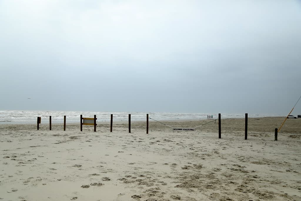 beach_driving_barrier_corpus_christi_5Div6135