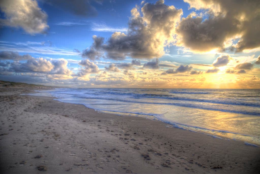 Den Helder Dunes Quiet Beach — photo by blavandmaster