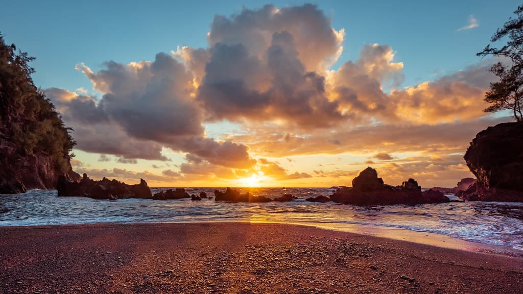 Red Sand Beach (Kaihalulu Beach)
