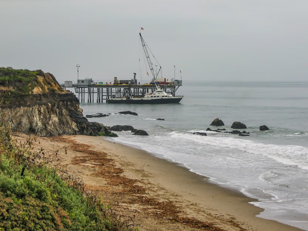 Loading Pier 200506 15 01