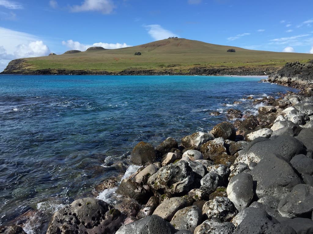La Pérouse Bay and the Poike Volcano (370 meters / 1,213 ft), North Coast, Rapa Nui (Easter Island), Chile, Oceania.