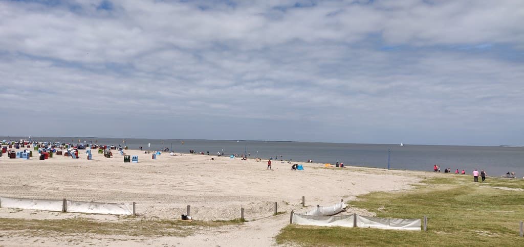Harlesiel Beach — photo by Alf Igel