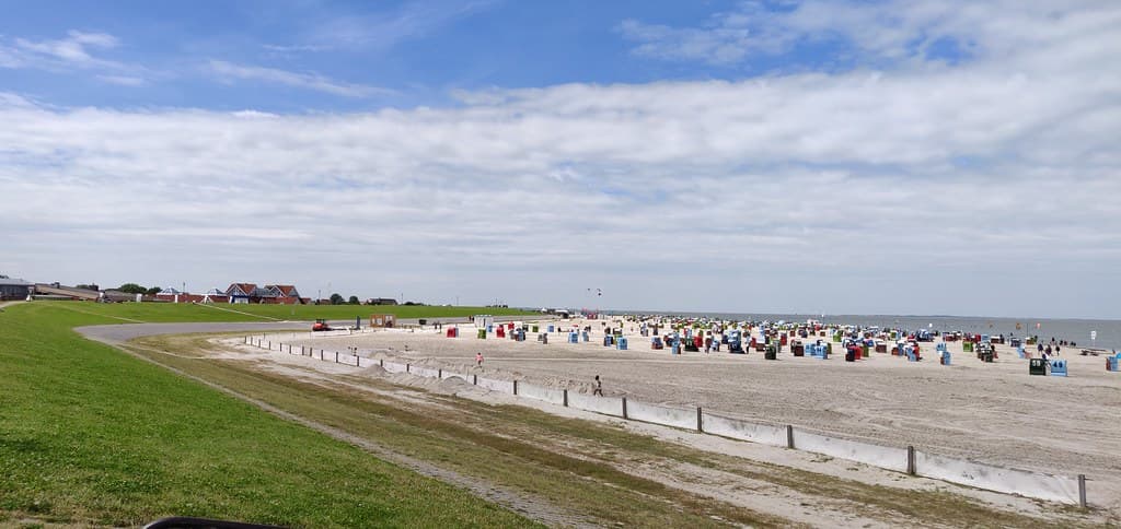 Harlesiel Beach — photo by Alf Igel