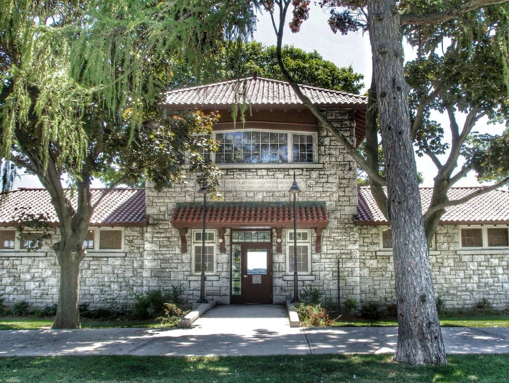 Kingston Ontario - Canada - Captain George Taylor Richardson  Bathhouse