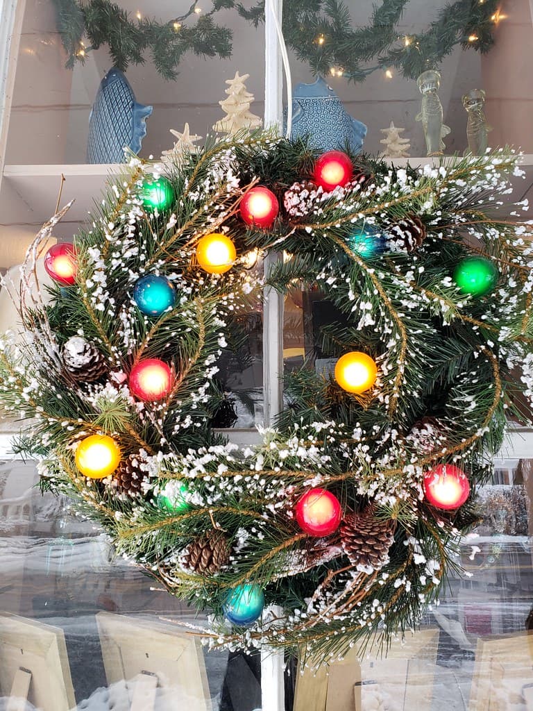 1856 Country Store Holiday Decor