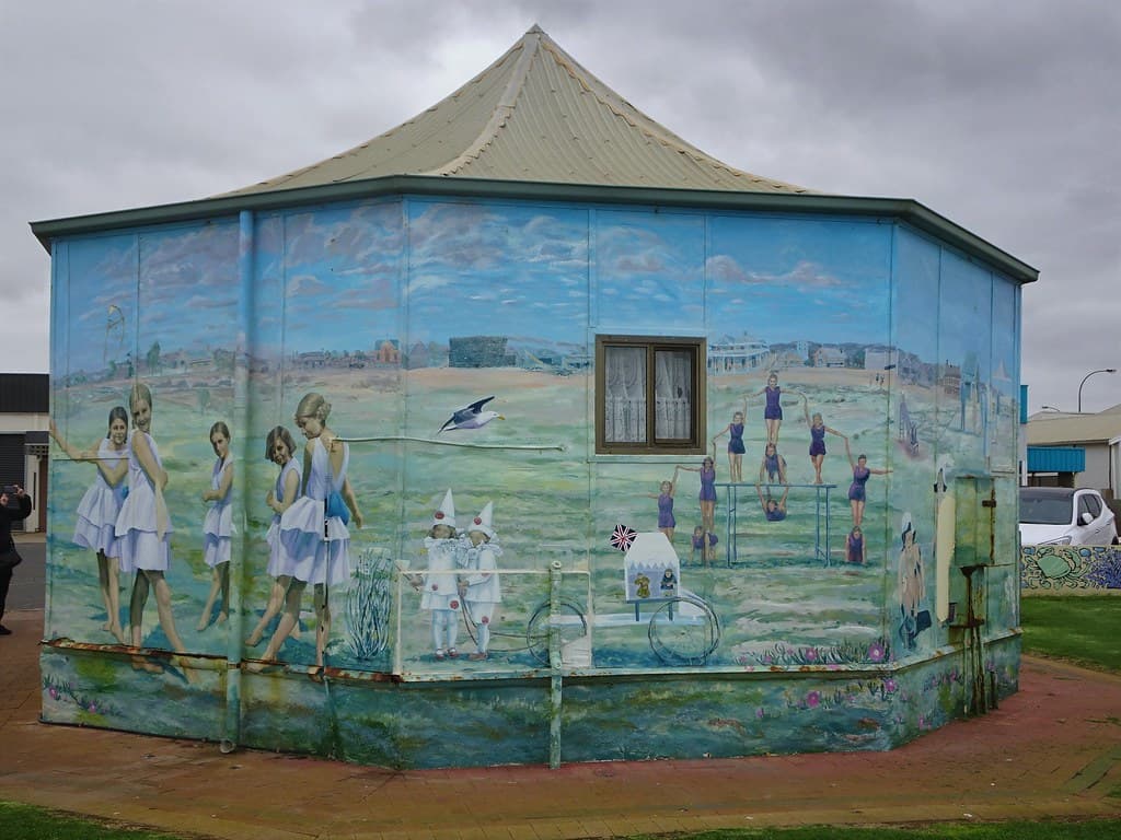 Tumby Bay. Early 20th century beach girls mural which is part of the town's art trail.
