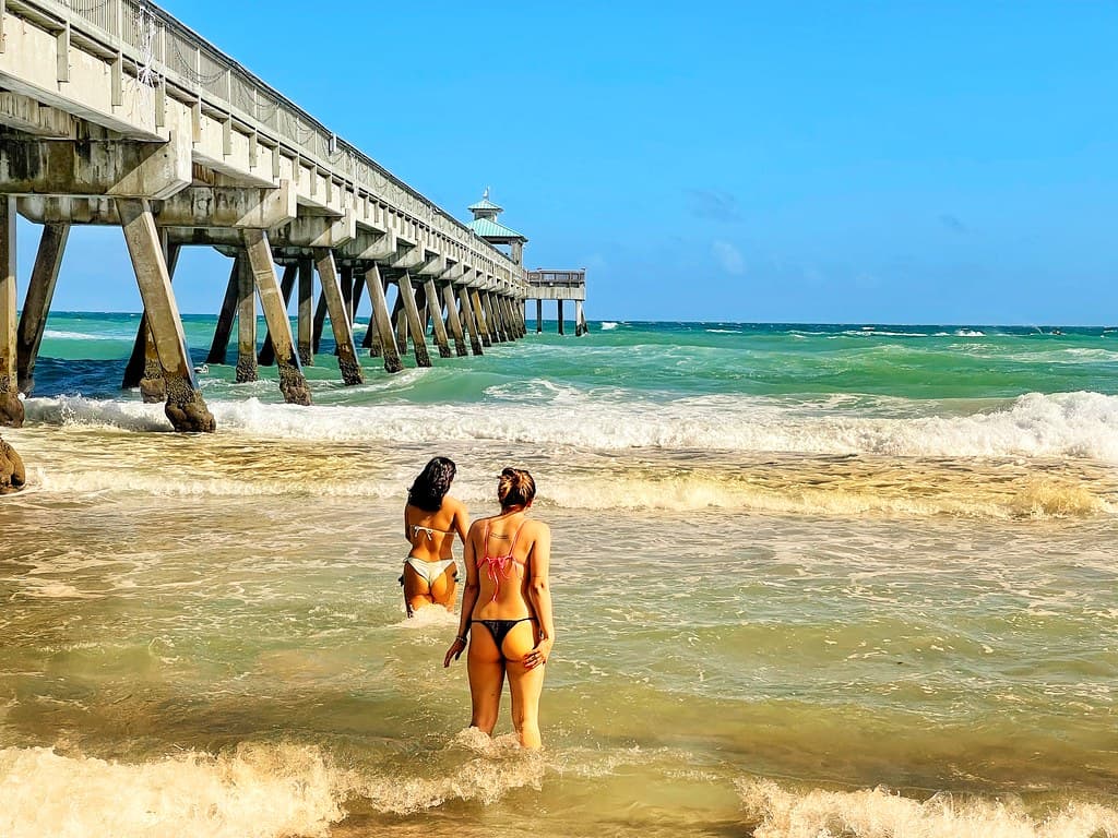 Beautiful Women - Beach 1