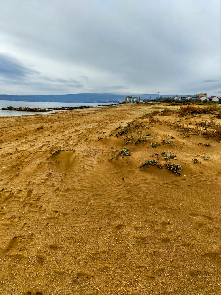 Kameshki Beach — photo by Art (RUS) Potosi
