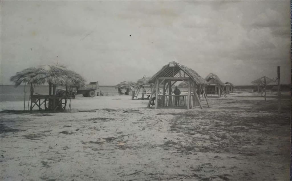 San Francisco de Jinaguayabo once was one of the best beaches in Villa Clara Province. Building the facilities (umbrellas, changing rooms, shelters and snack bars in traditional Taino huts, I'm guessing this is around the late 60's