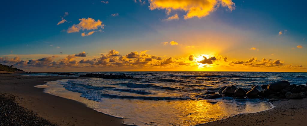 Lønstrup Beach — photo by karlheinz klingbeil