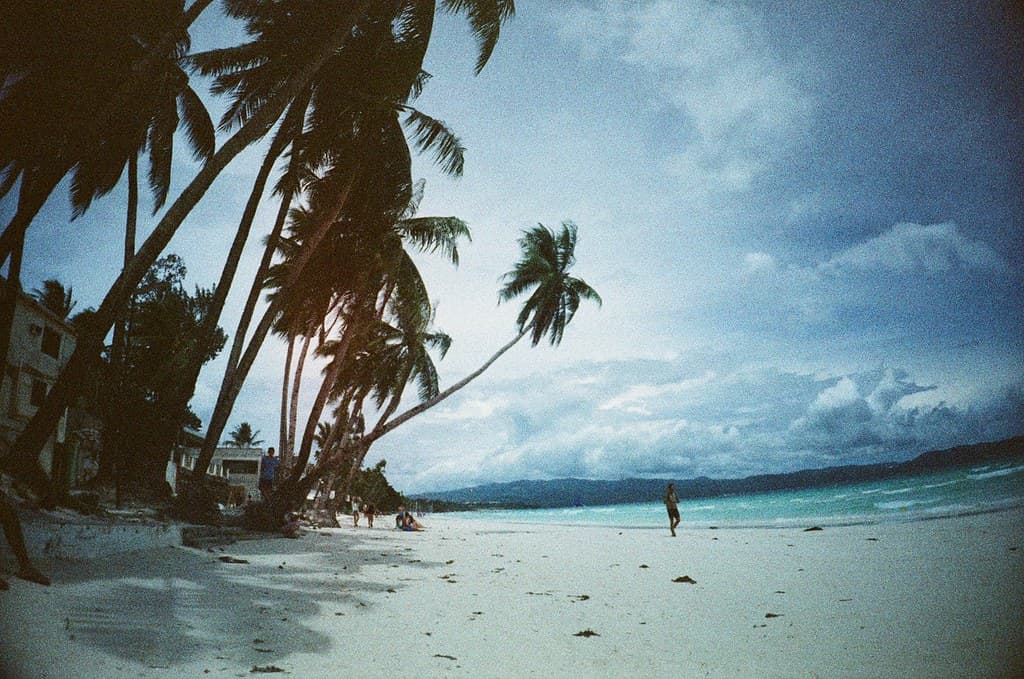 Ilig-Iligan Beach — photo by darkcanopy