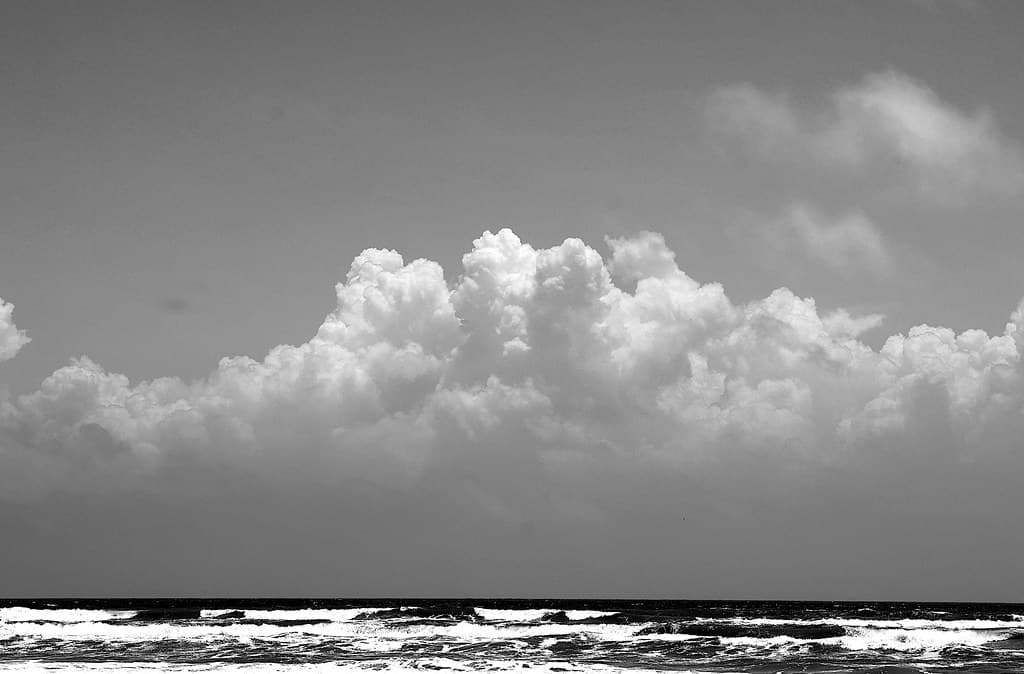 clouds_padre_island_bw_R5-0574