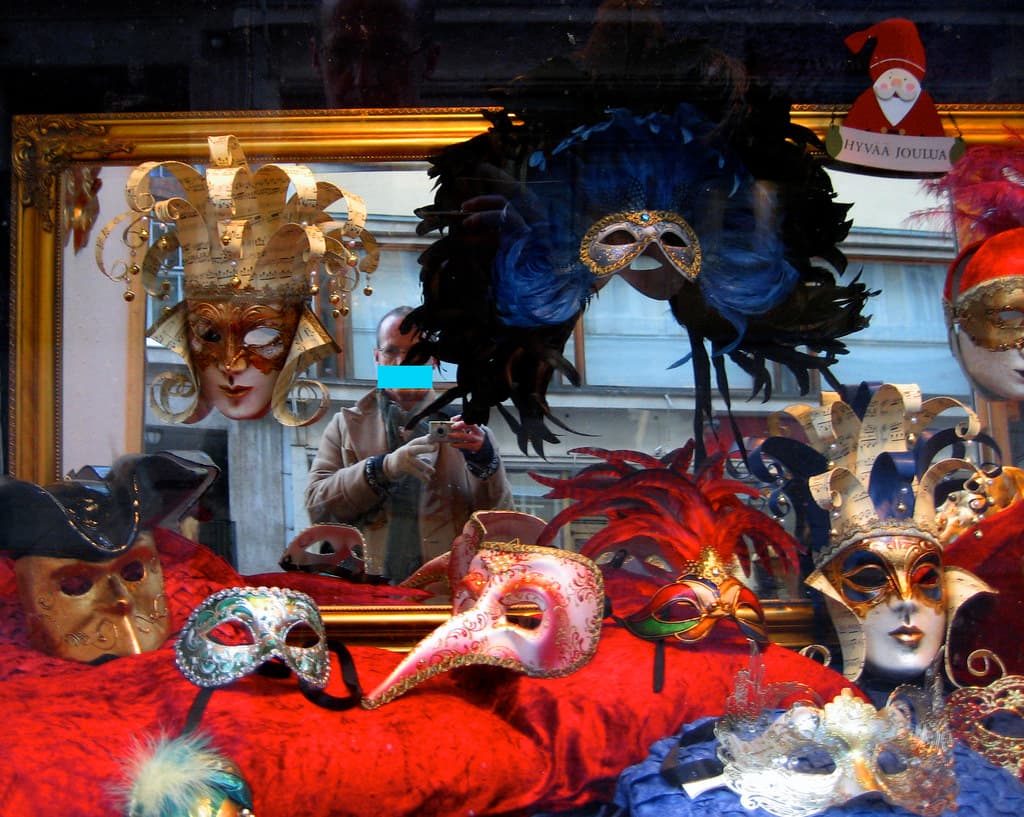 On Masks and the Glorious Dance of Life and Death (Damhsa glórmhar an bháis)