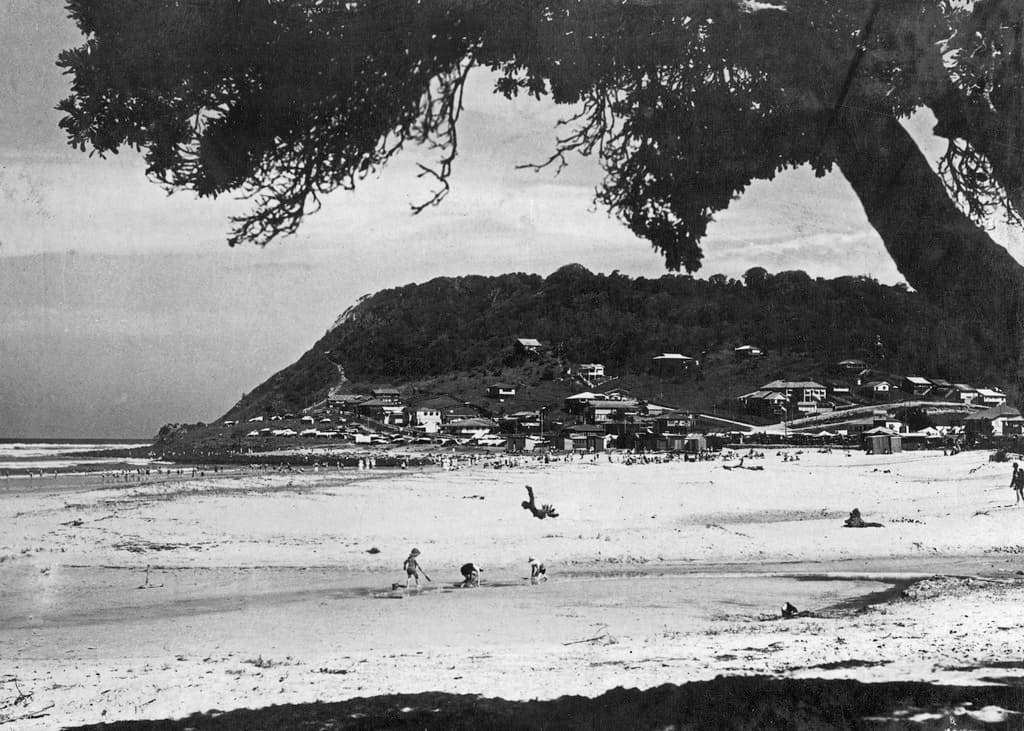 Burleigh Heads, Gold Coast Dept No.3017