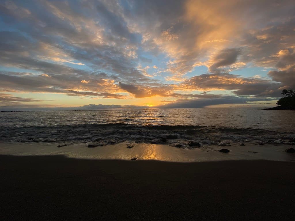 Sunset at Kahalu‘u Beach Park