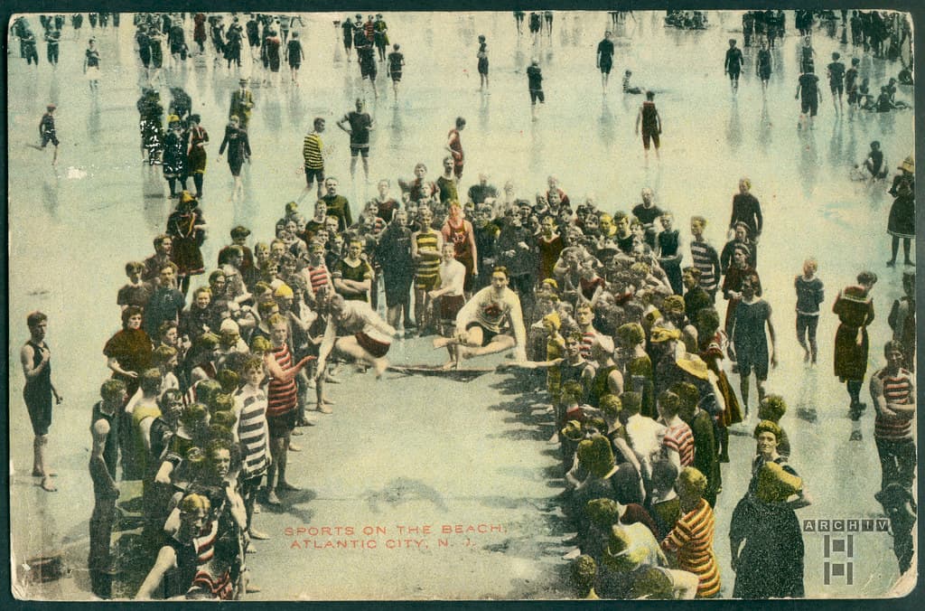 ArchivTappen25(5A)254 Sports on the beach (front), Atlantic City, USA, N. Y. 1910er